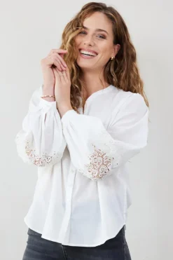 DiDi Blouse lace Delight in Offwhite- Blouses