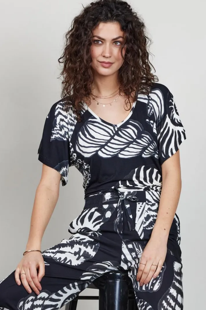 DiDi Loose tee Jeska in Black with Shell Symphony XXL print- T-shirts & Tops