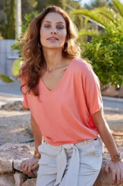 DiDi Loose V-tee Faye in Desert Flower- Basics | T-shirts & Tops