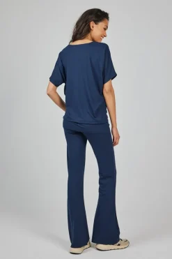 DiDi Loose V-tee Faye in Donkerblauw- Basics | T-shirts & Tops