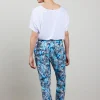 DiDi Travel capri Journal in offwhite with blue azur fashion print- Travel | Korte Broeken