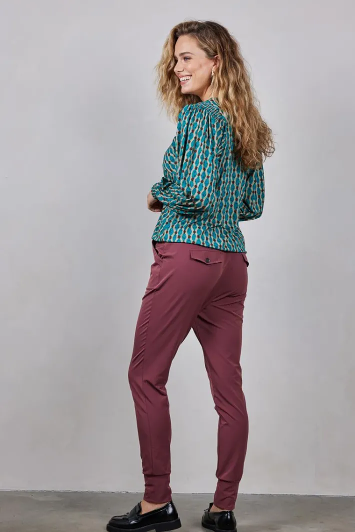 DiDi Travel pants Flying in de kleur mahogany- Travel | Lange Broeken